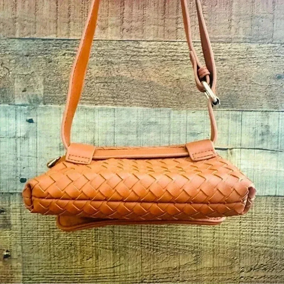 NWOT Lulu Dharma Woven Vegan Leather Hip/Waist Bag - Picture 4 of 8